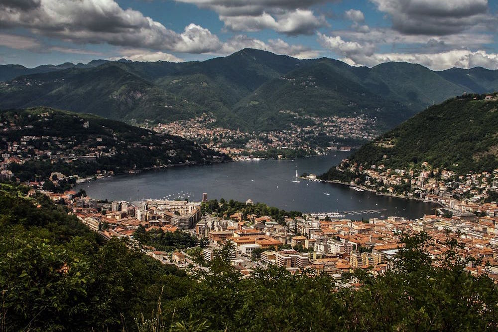 Vista aerea panoramica di Como